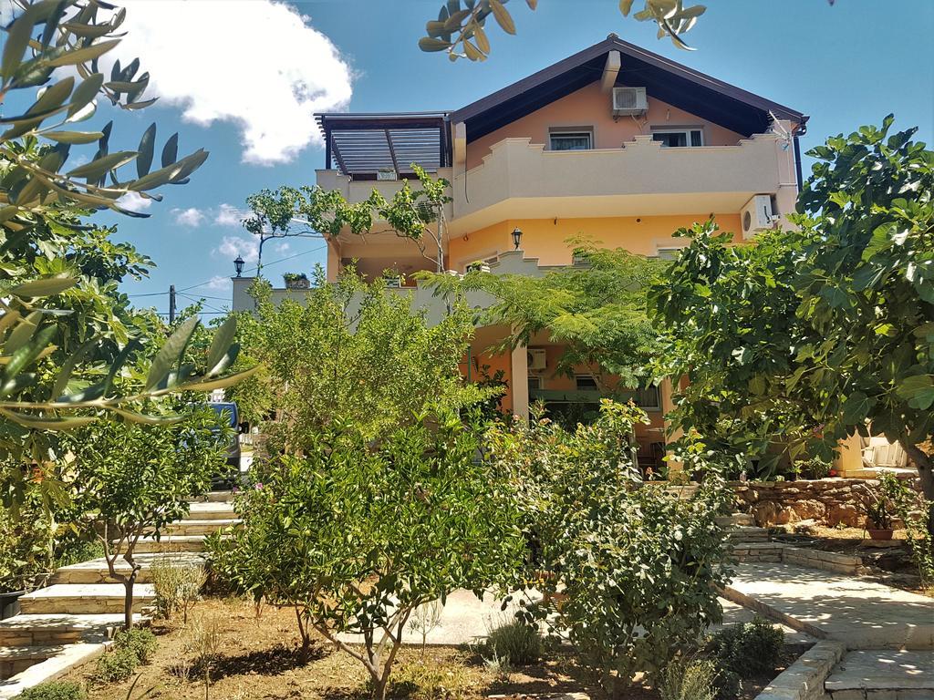 Apartments Villa Marija Gornji Karin Kültér fotó